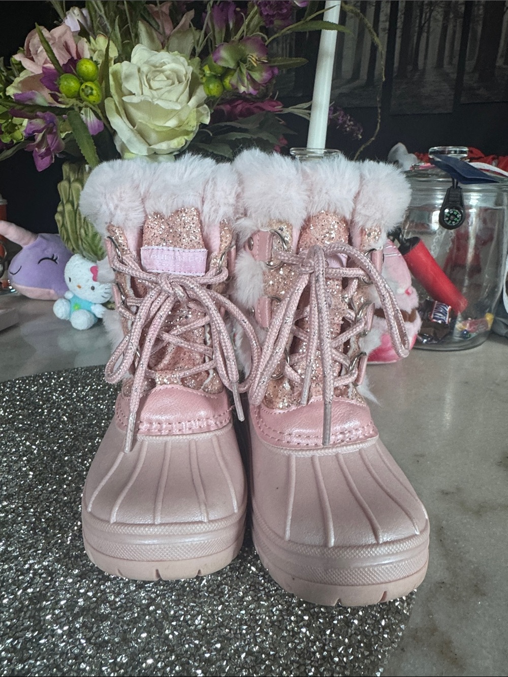 Pink Glitter Faux-Fur Winter Boots
Girls
10 - Picture 3 of 8
